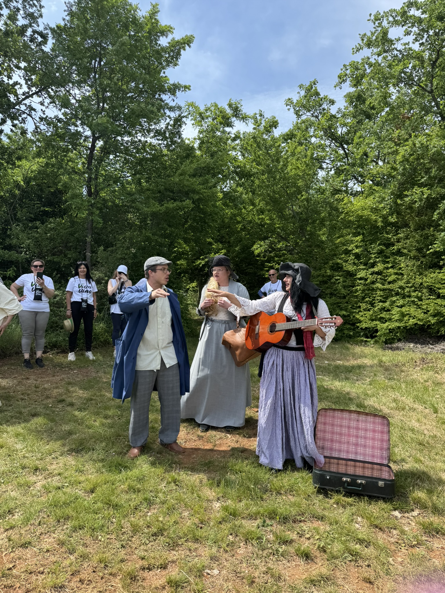 Istra Inspirit actors entertaining numerous participants with stories about the Parenzana  Istra Inspirit actors entertaining numerous participants with stories about the Parenzana