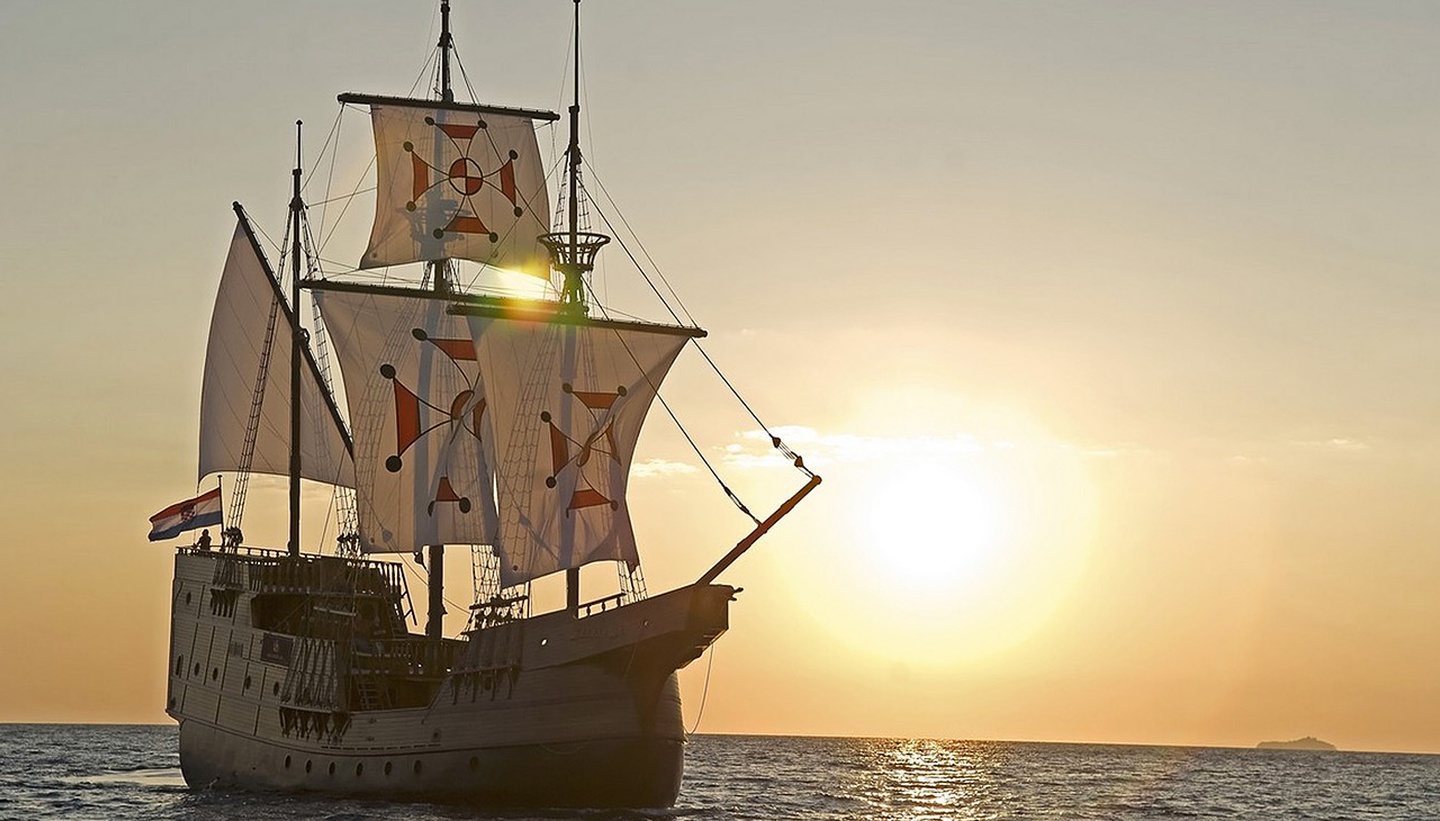 Karaka sunset tour in Dubrovnik. Karaka sunset tour in Dubrovnik.