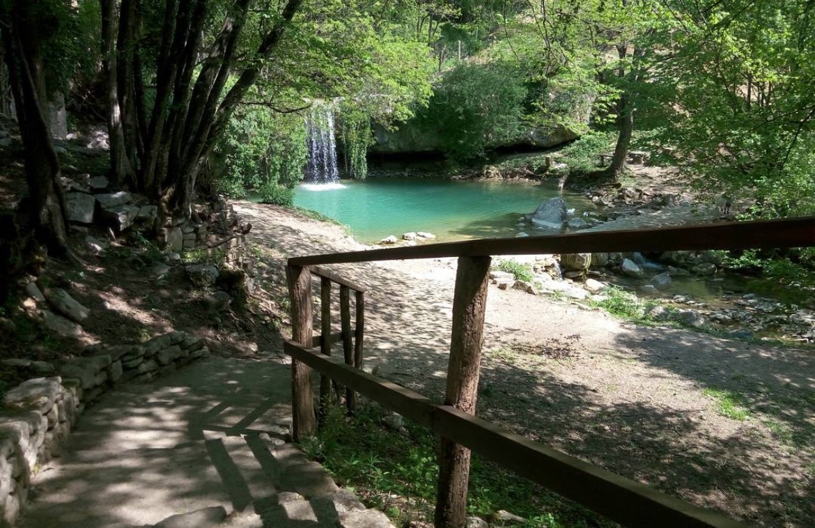 Gologorički Dol waterfall in Istria with turquoise pool and forest path.
